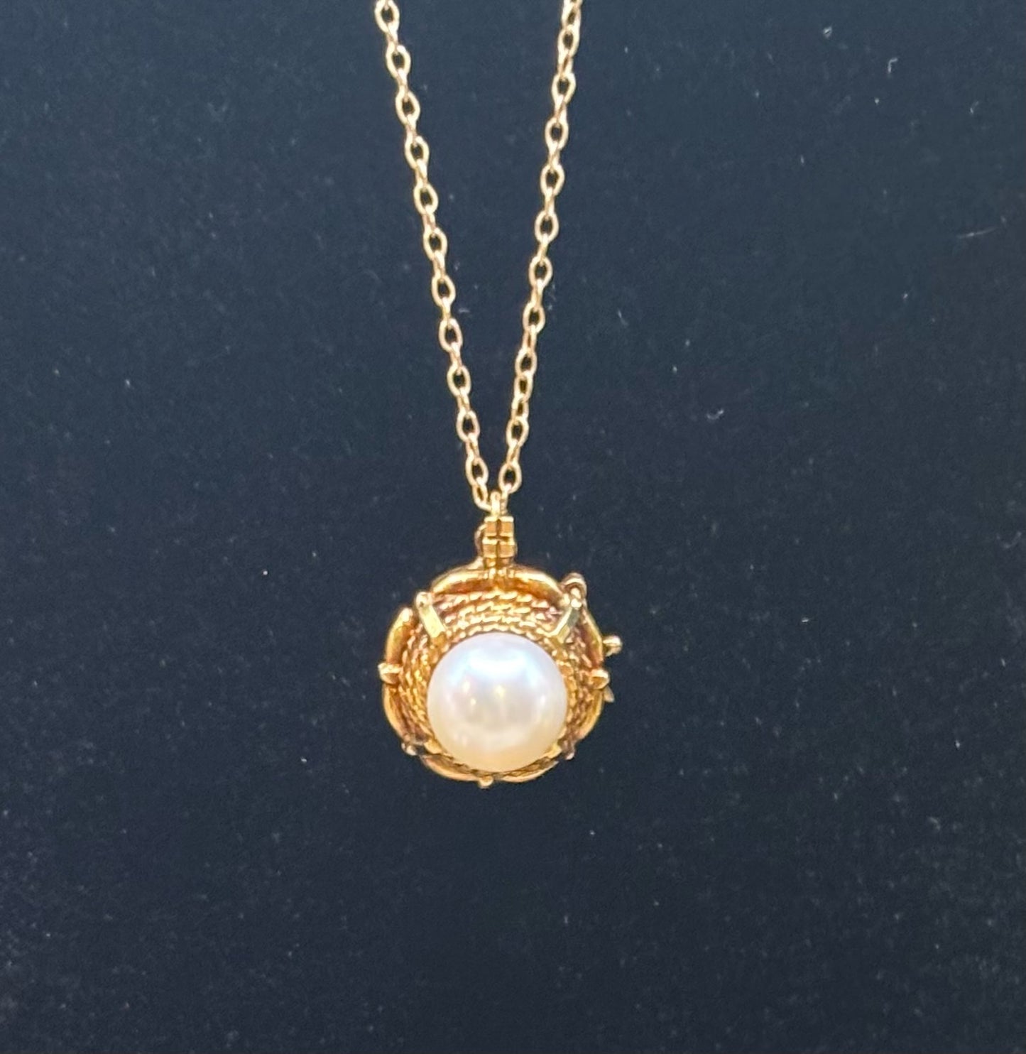 Pearl Pendant Necklace