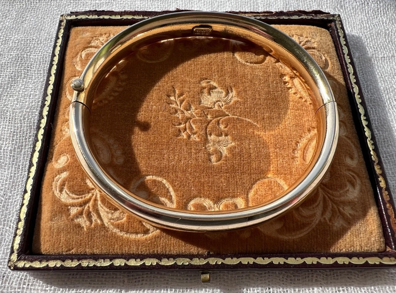 Vintage Winard 12k Gold Filled Hinged Bangle Bracelet