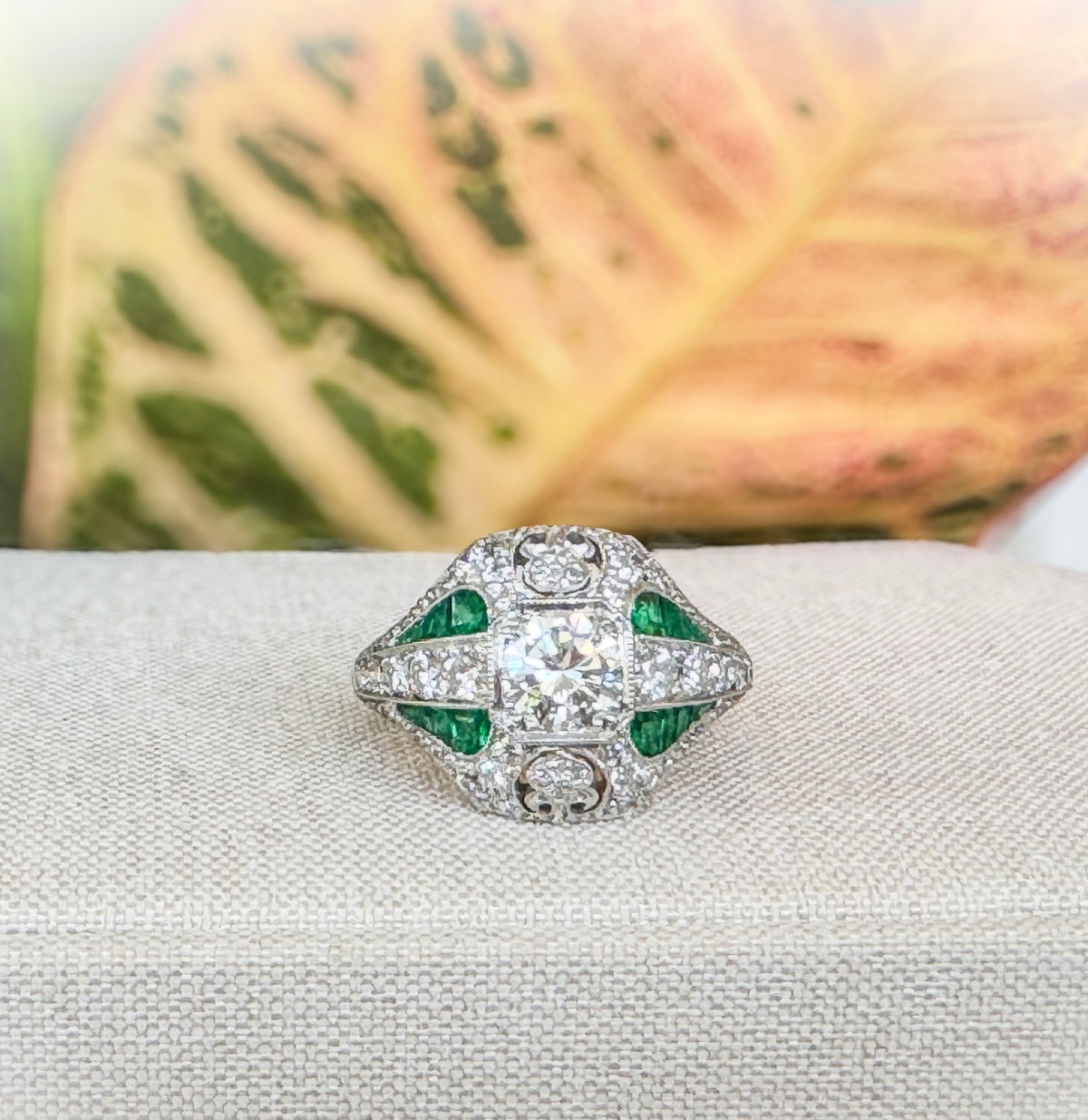 Diamond and Emerald Ring – Monark