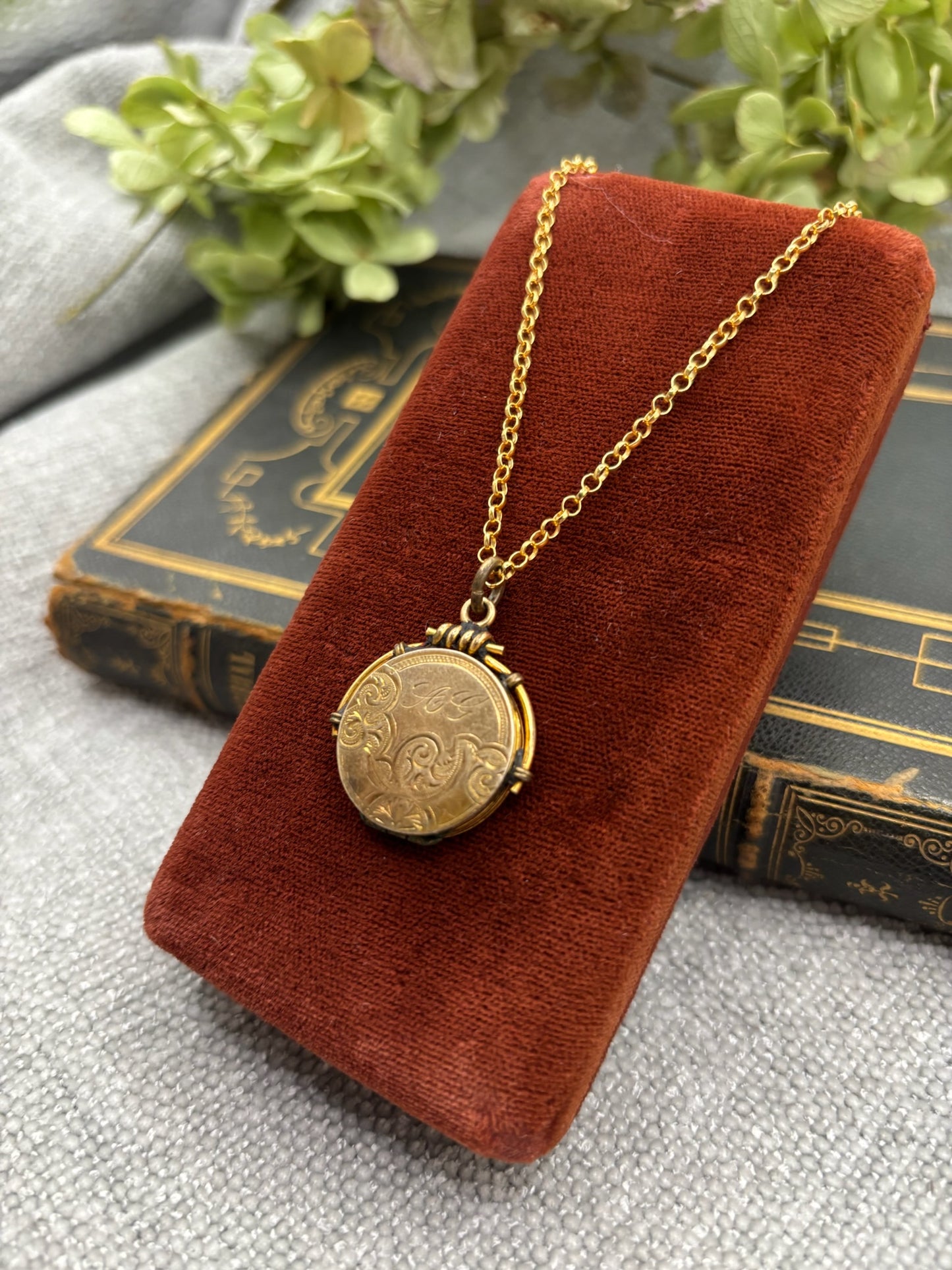 Vintage Victorian Locket pendant