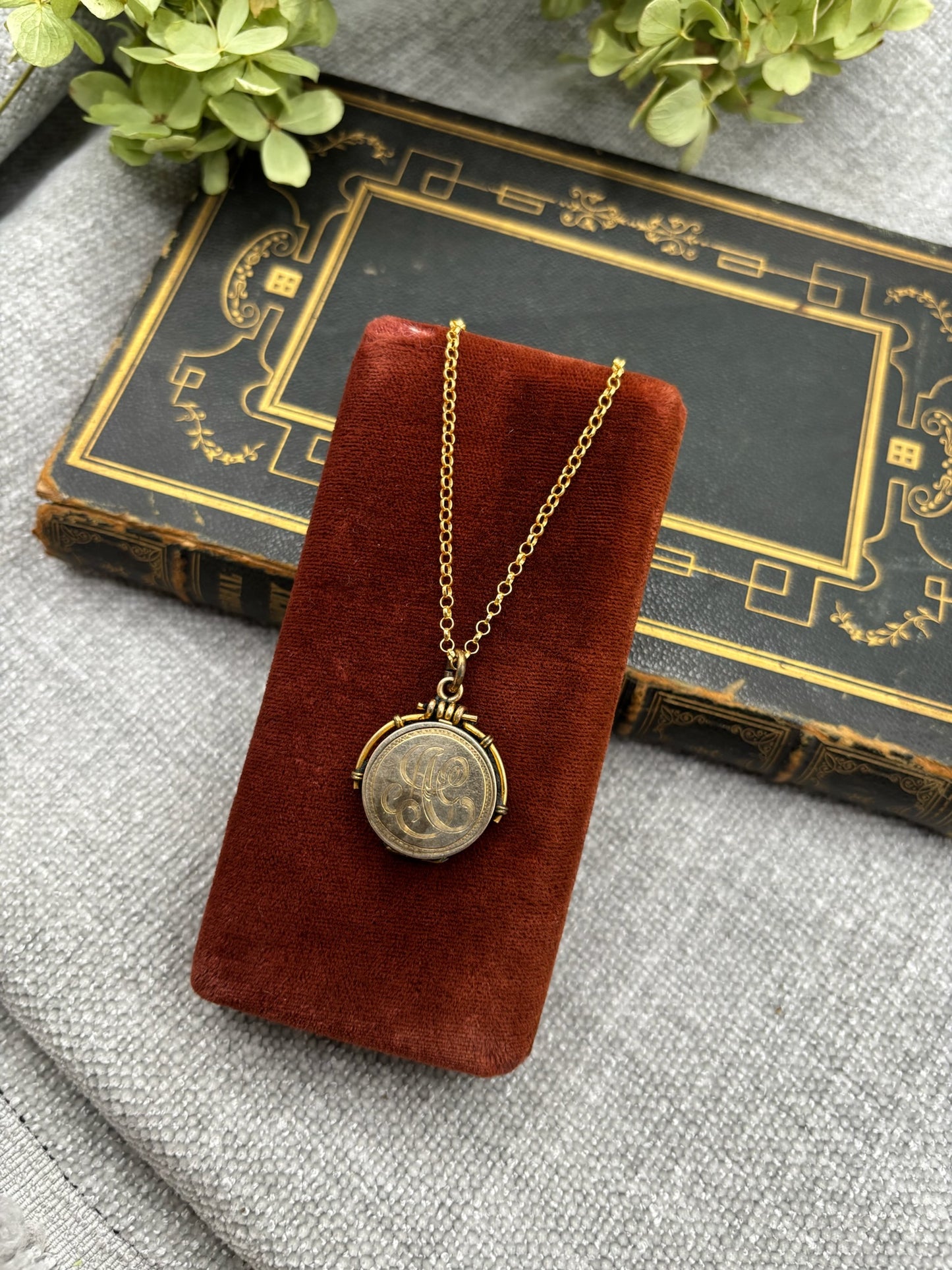 Vintage Victorian Locket pendant