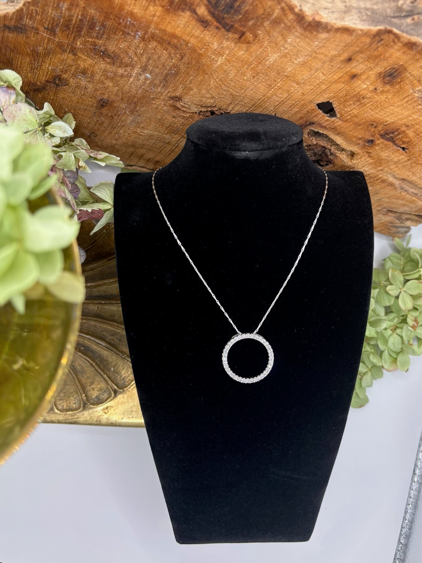 circular diamond pendant necklace
