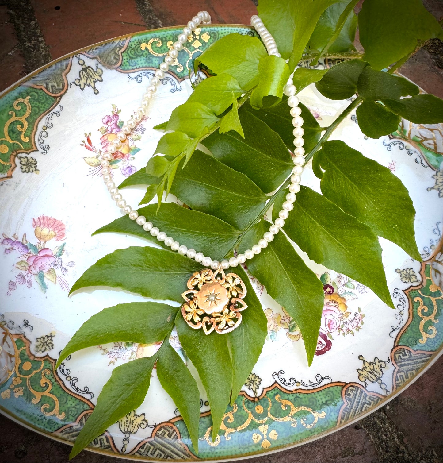 Victorian clover pendant necklace