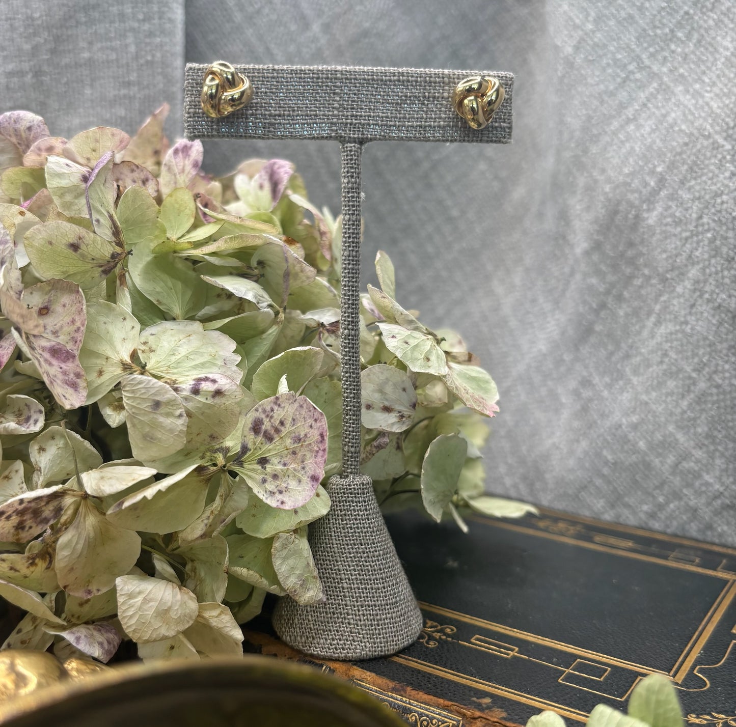 Gold knot earrings