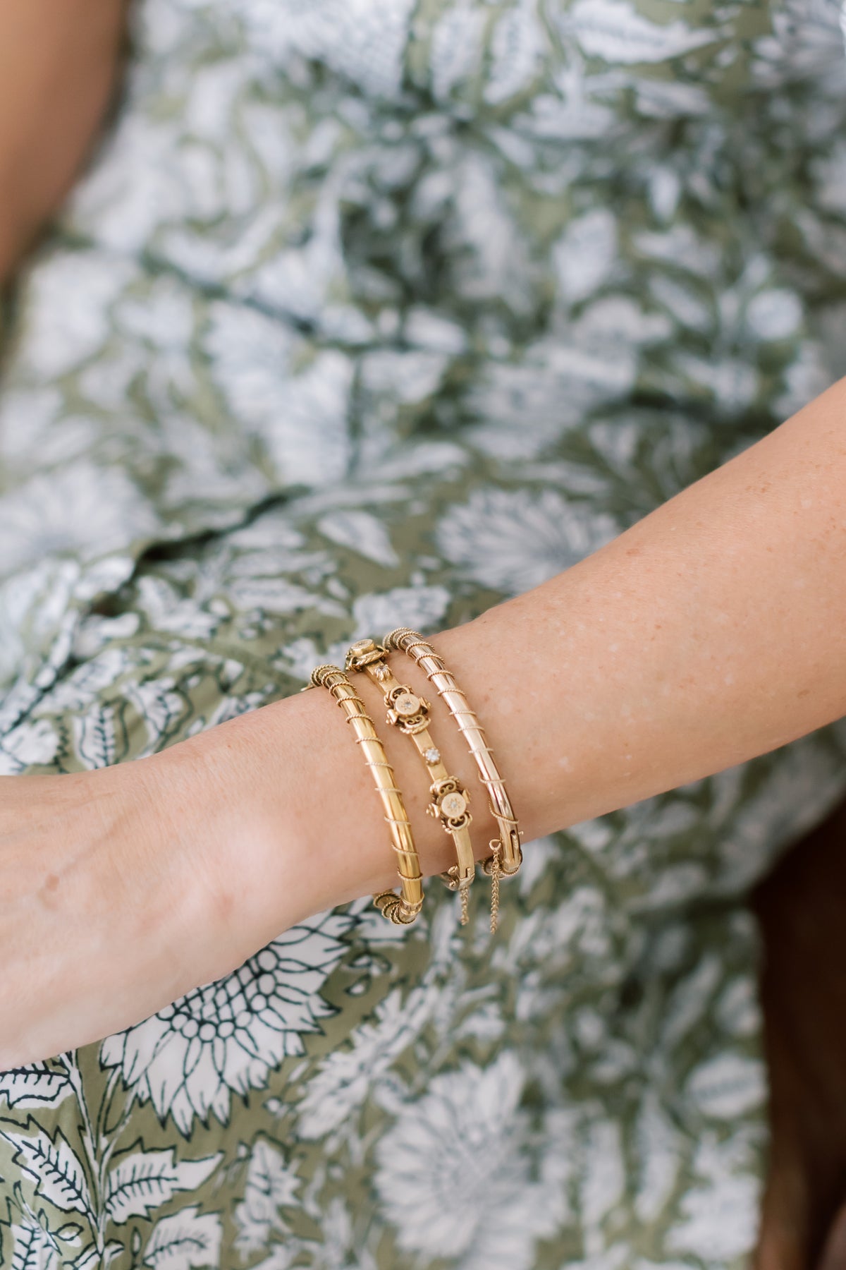 Victorian Gold Bangle with Twisted Rope Detail (Light Gold)
